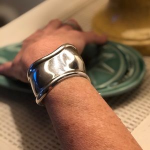 AUTH. Elsa Peretti x Tiffany Sterling Bone Cuff